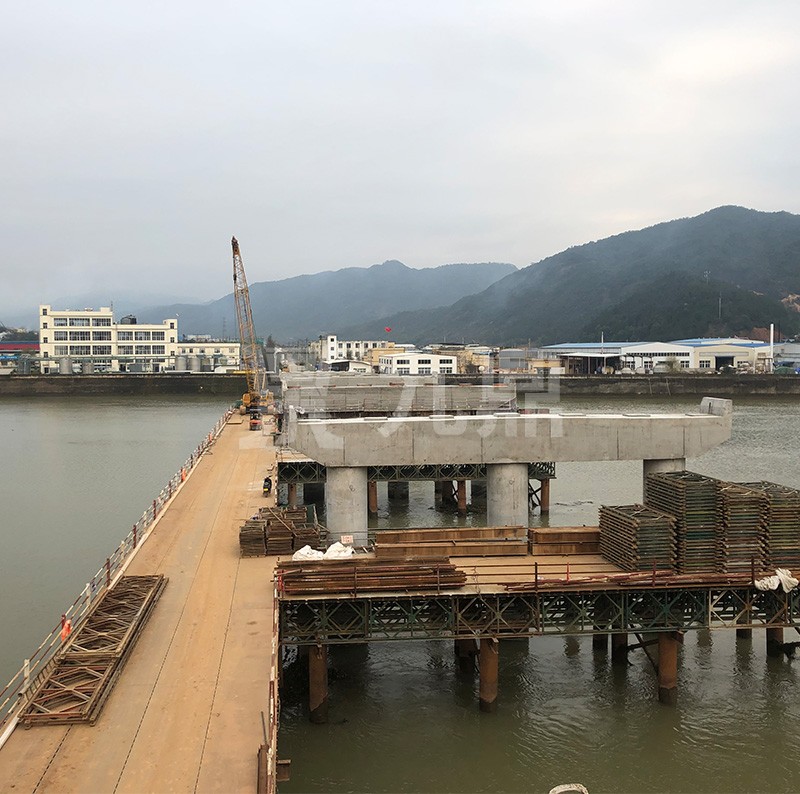 鋼(gang)平檯