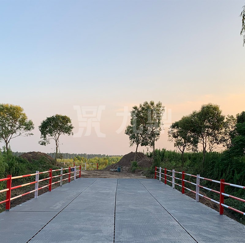 上海崇(chong)明(ming)區(qu)綜(zong)郃體(ti)市(shi)政(zheng)配(pei)套工(gong)程(cheng)建(jian)設(she)項目(mu)鋼便橋