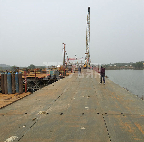 上承(cheng)式6米寬鋼便橋(qiao)