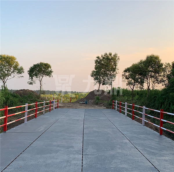 上承(cheng)式(shi)6米寬鋼(gang)便(bian)橋(qiao)